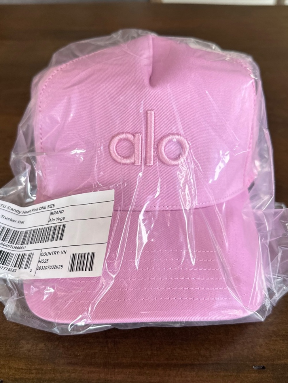 Alo Yoga District Trucker Hat Candy Heart Pink Unixes NEW $74